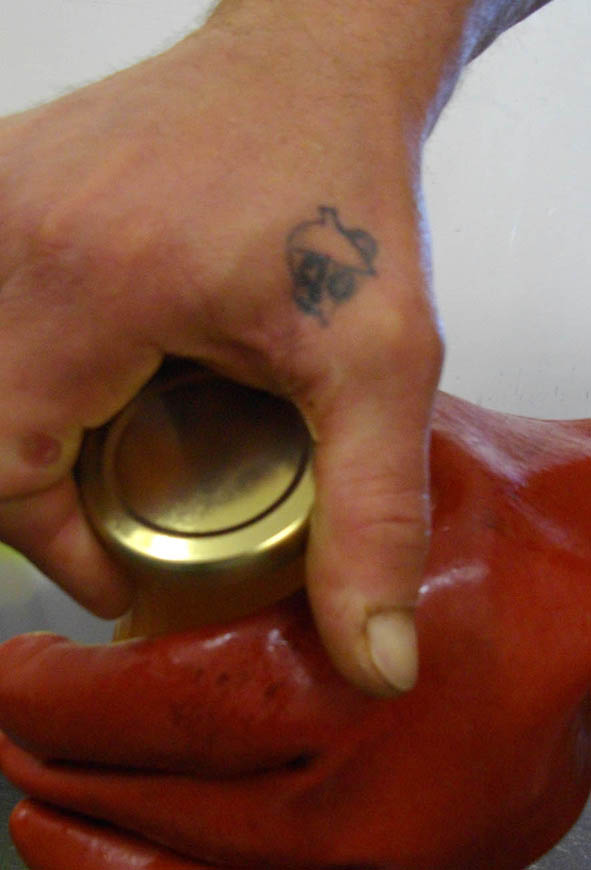 logo capsule